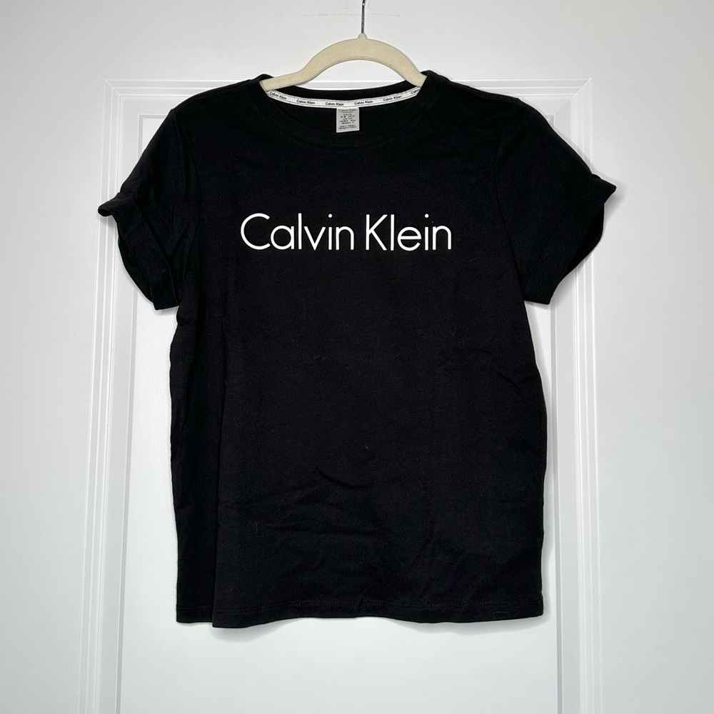 NWT Calvin Klein black cropped graphic tee